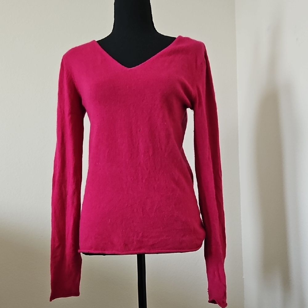 Women's Raspberry Colored 100% Cashmere V-Neck Sweater